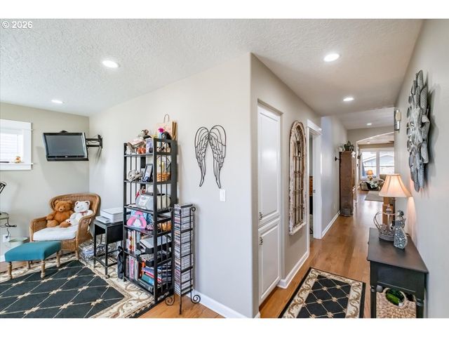 745 Se GLENDOVER Ln, Dallas, OR 97338