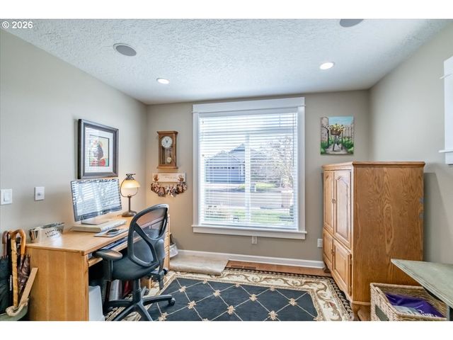 745 Se GLENDOVER Ln, Dallas, OR 97338