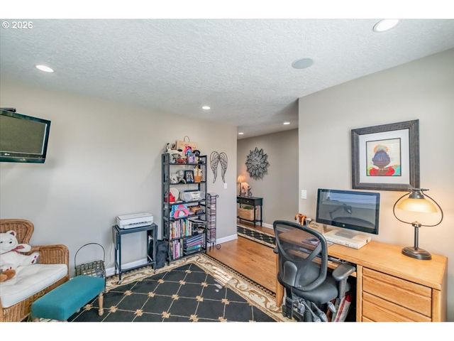 745 Se GLENDOVER Ln, Dallas, OR 97338