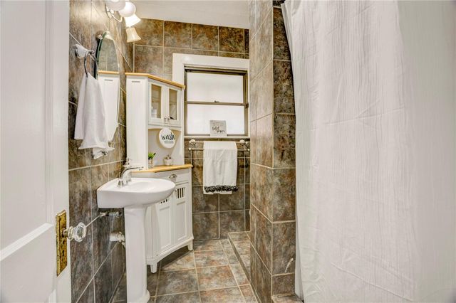 5221 Mulford Street, Houston, TX 77023