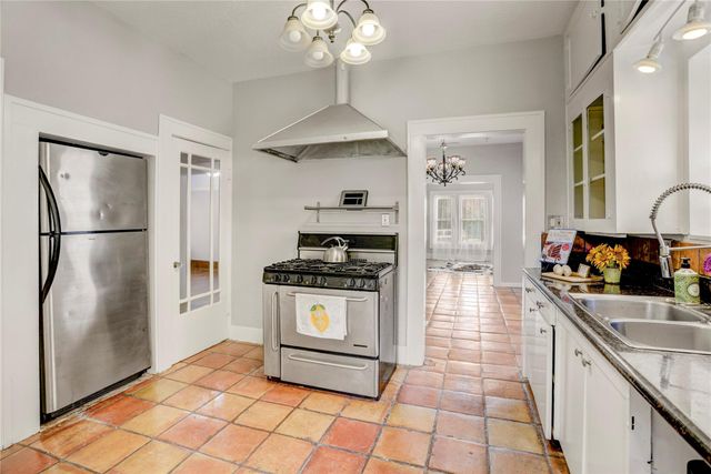 5221 Mulford Street, Houston, TX 77023