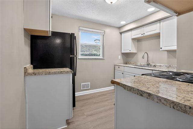 8030 Lincoln Rd, Penn Hills, PA 15147