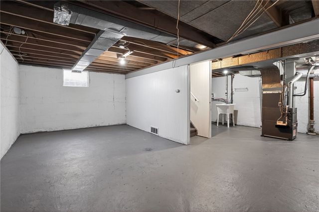 8030 Lincoln Rd, Penn Hills, PA 15147