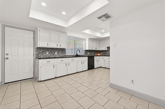 3031 Shawnee Drive, Sugar Land, TX 77479