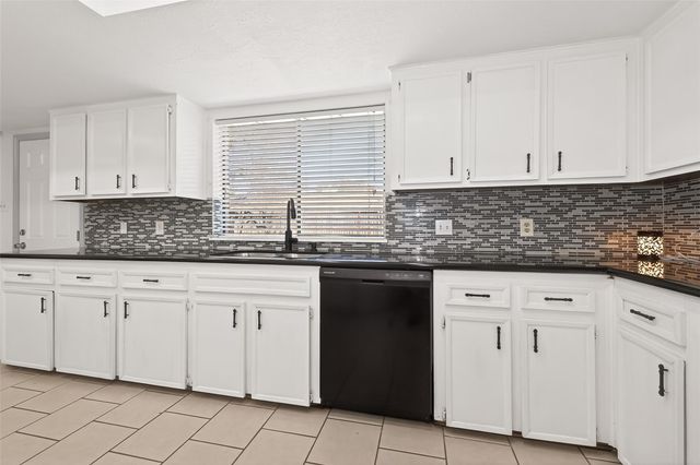 3031 Shawnee Drive, Sugar Land, TX 77479