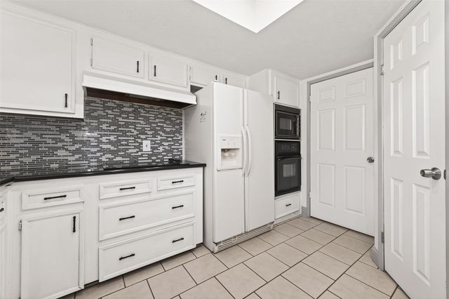 3031 Shawnee Drive, Sugar Land, TX 77479