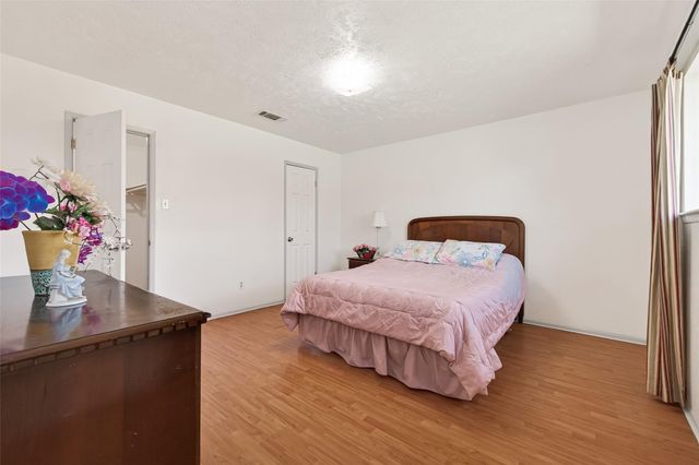 3031 Shawnee Drive, Sugar Land, TX 77479