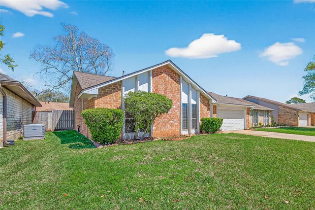 3031 Shawnee Drive, Sugar Land, TX 77479