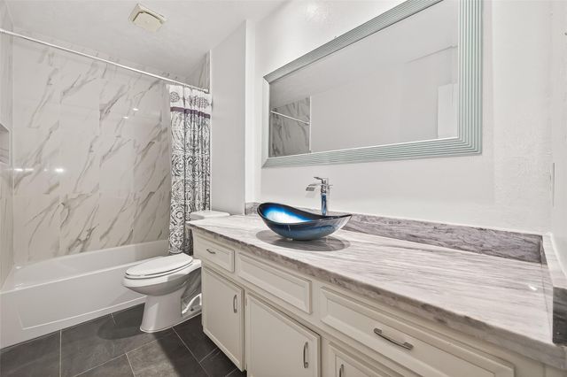 3031 Shawnee Drive, Sugar Land, TX 77479