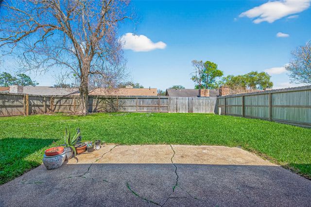 3031 Shawnee Drive, Sugar Land, TX 77479