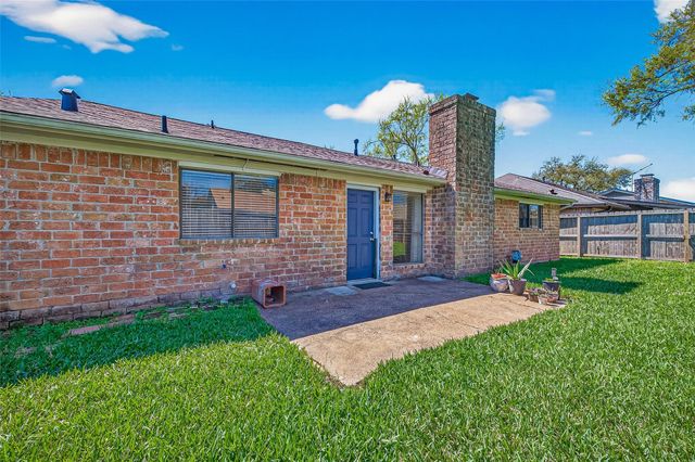 3031 Shawnee Drive, Sugar Land, TX 77479