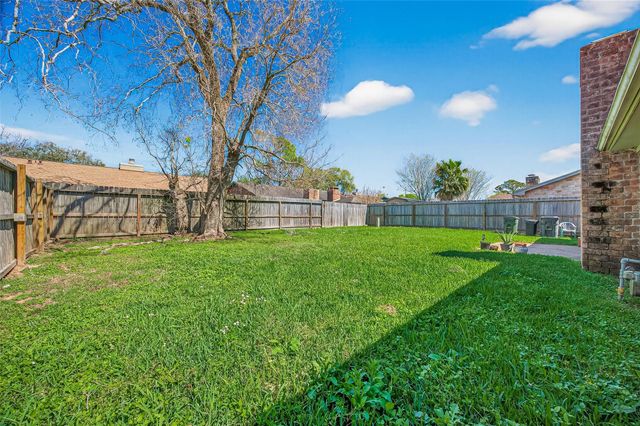 3031 Shawnee Drive, Sugar Land, TX 77479