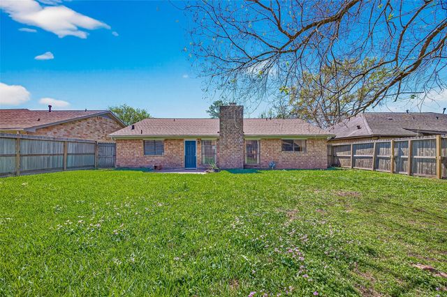 3031 Shawnee Drive, Sugar Land, TX 77479