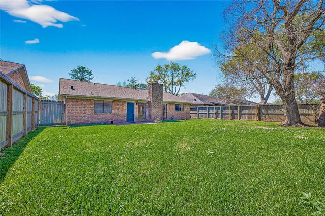 3031 Shawnee Drive, Sugar Land, TX 77479