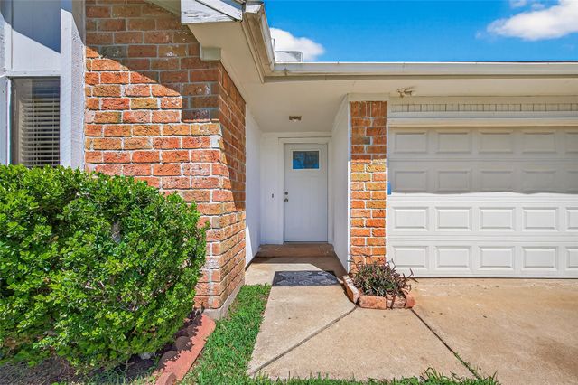 3031 Shawnee Drive, Sugar Land, TX 77479