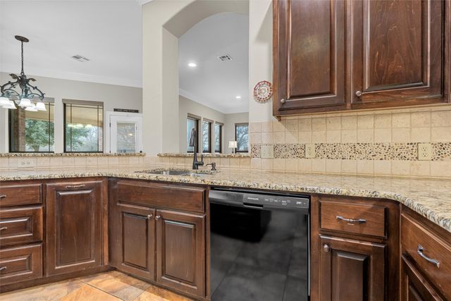 380 N Quail Run Drive, West, TX 76691