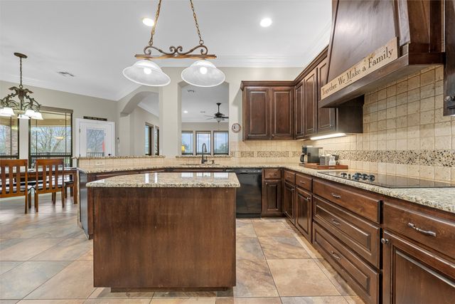 380 N Quail Run Drive, West, TX 76691