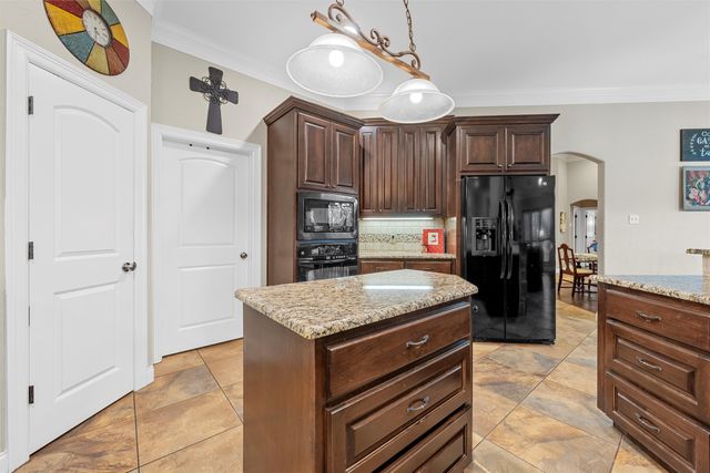 380 N Quail Run Drive, West, TX 76691