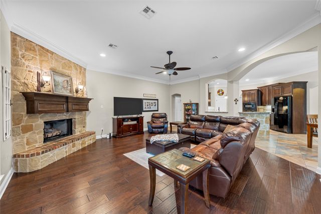 380 N Quail Run Drive, West, TX 76691