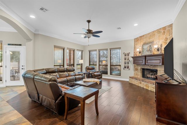 380 N Quail Run Drive, West, TX 76691