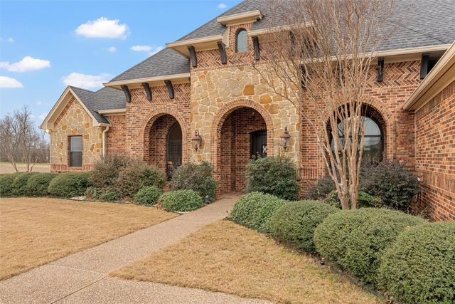 380 N Quail Run Drive, West, TX 76691