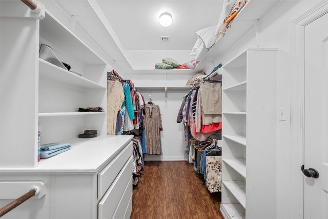 380 N Quail Run Drive, West, TX 76691