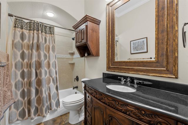 380 N Quail Run Drive, West, TX 76691