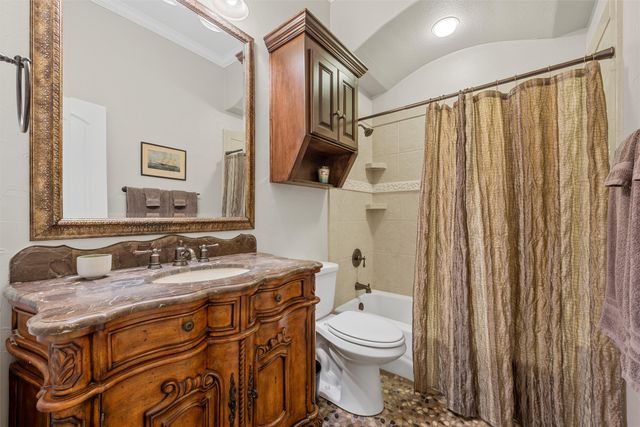 380 N Quail Run Drive, West, TX 76691