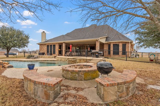 380 N Quail Run Drive, West, TX 76691