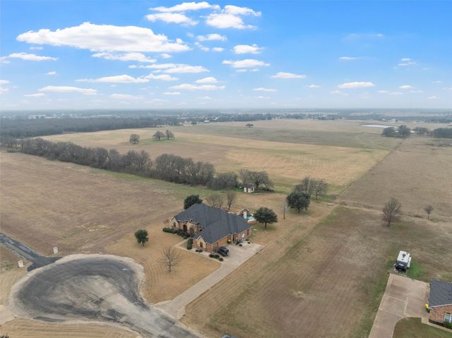 380 N Quail Run Drive, West, TX 76691