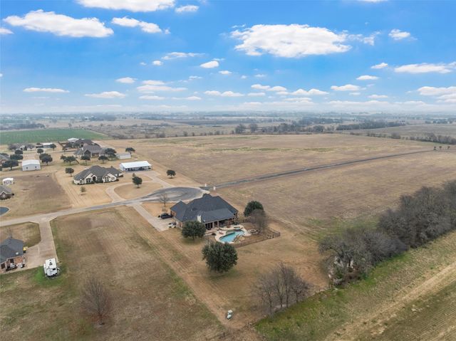 380 N Quail Run Drive, West, TX 76691