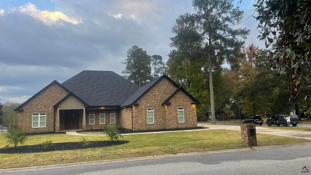 114 Hampton Point, Warner Robins, GA 31088