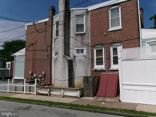 21 RHODES AVE, Darby, PA 19023