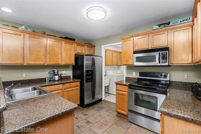 14286 Moravian Manor Circle, Sterling Heights, MI 48312