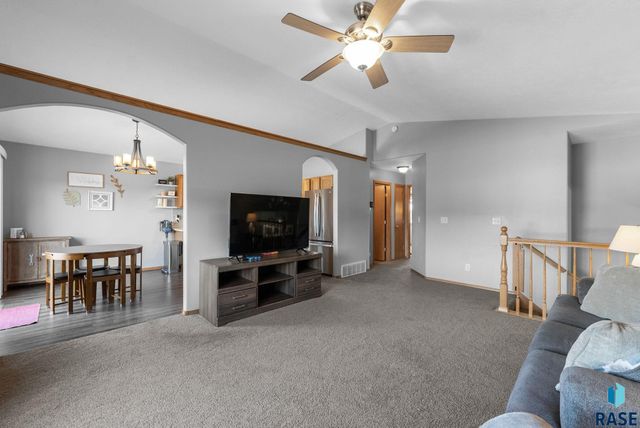 3805 S Camden Ave Avenue, Sioux Falls, SD 57106