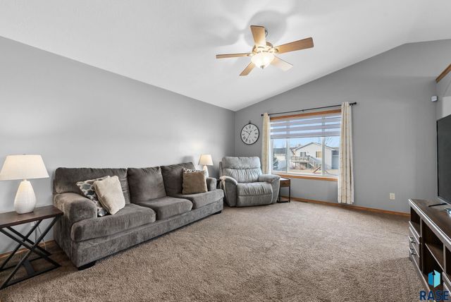 3805 S Camden Ave Avenue, Sioux Falls, SD 57106