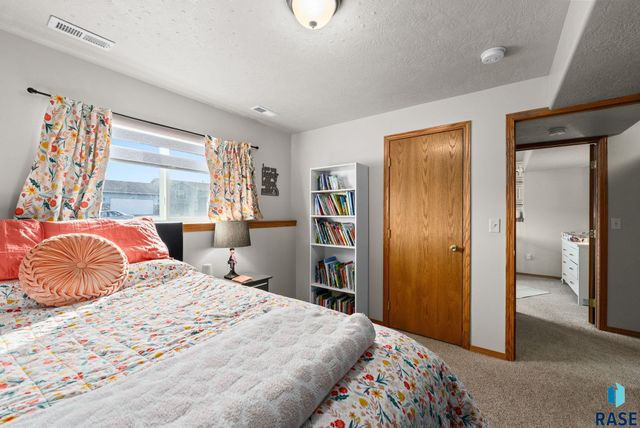 3805 S Camden Ave Avenue, Sioux Falls, SD 57106