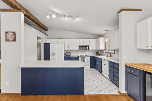 3308 81st Avenue N, Brooklyn Park, MN 55443