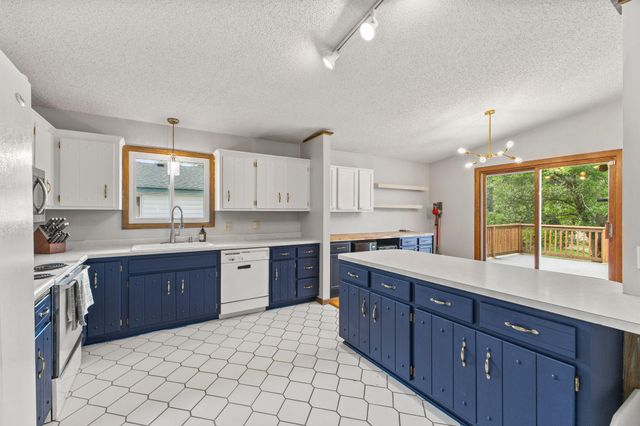 3308 81st Avenue N, Brooklyn Park, MN 55443
