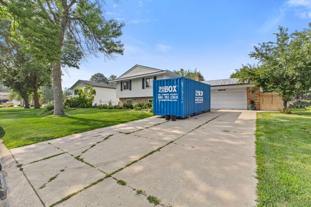 3308 81st Avenue N, Brooklyn Park, MN 55443