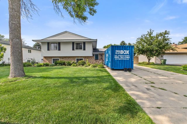 3308 81st Avenue N, Brooklyn Park, MN 55443