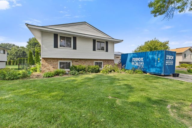3308 81st Avenue N, Brooklyn Park, MN 55443