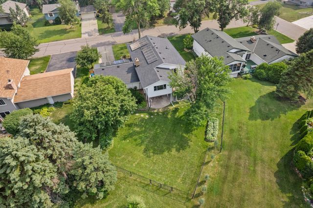 3308 81st Avenue N, Brooklyn Park, MN 55443