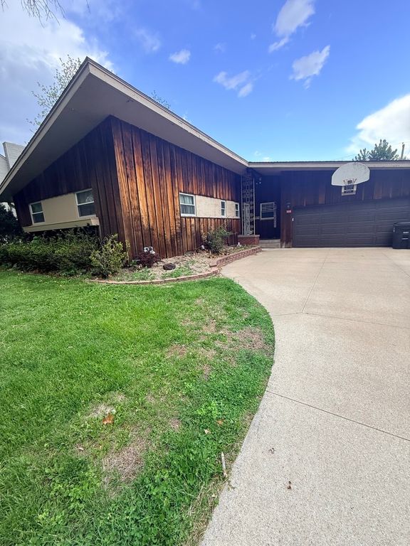 920 36th Street, Moline, IL 61265