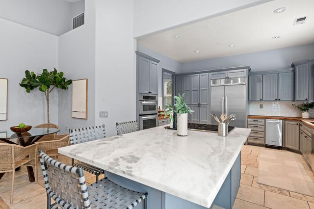 6401 Orange Hill Ln, Carmichael, CA 95608