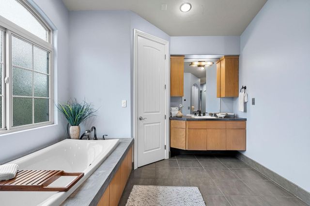6401 Orange Hill Ln, Carmichael, CA 95608