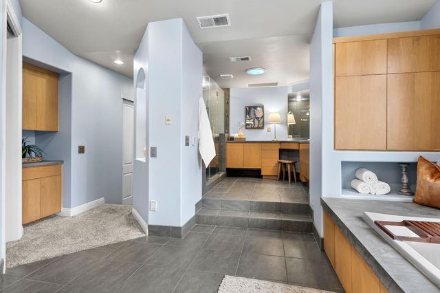 6401 Orange Hill Ln, Carmichael, CA 95608