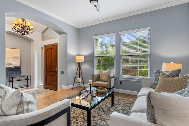 6401 Orange Hill Ln, Carmichael, CA 95608