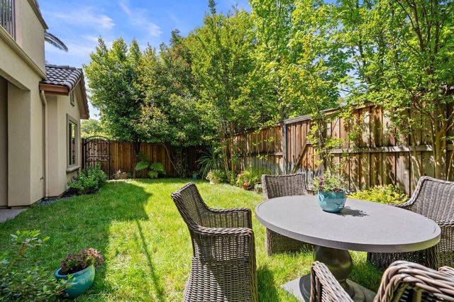 6401 Orange Hill Ln, Carmichael, CA 95608