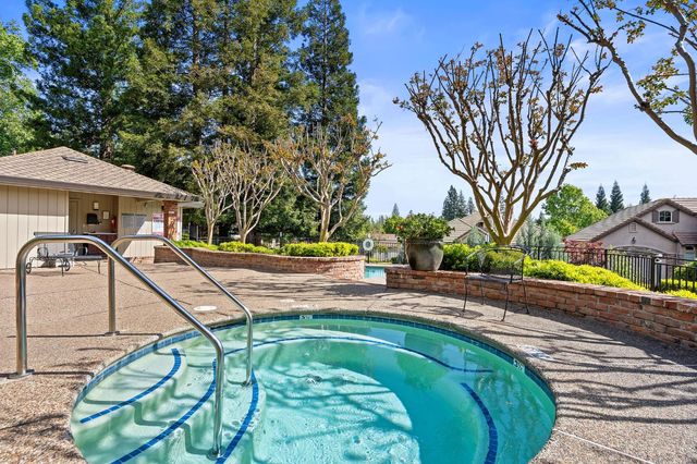 6401 Orange Hill Ln, Carmichael, CA 95608